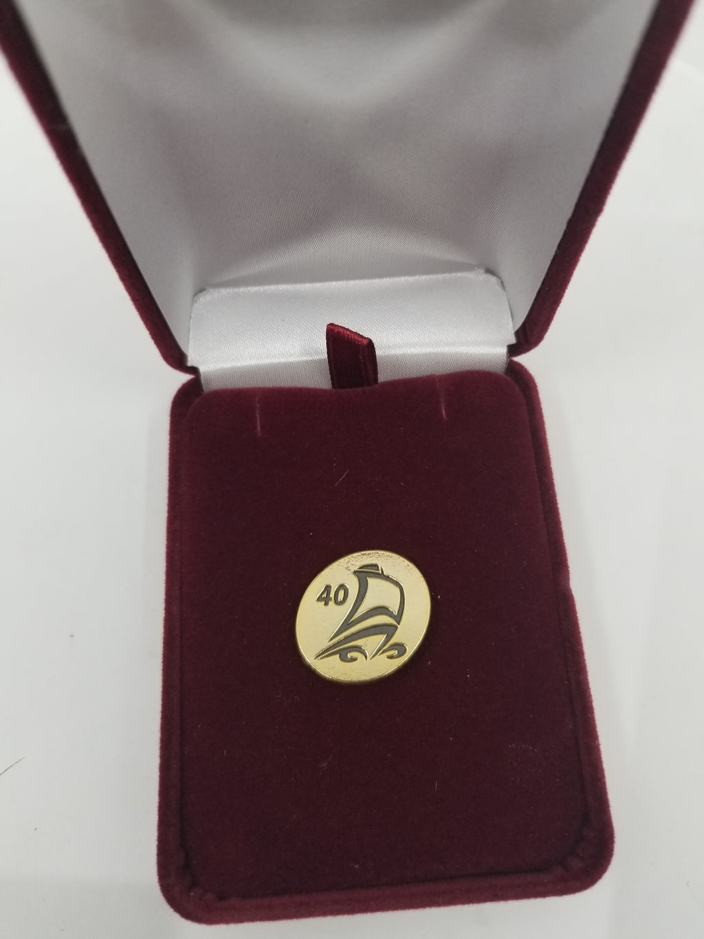 PNB 40 YR service pin - Gold
