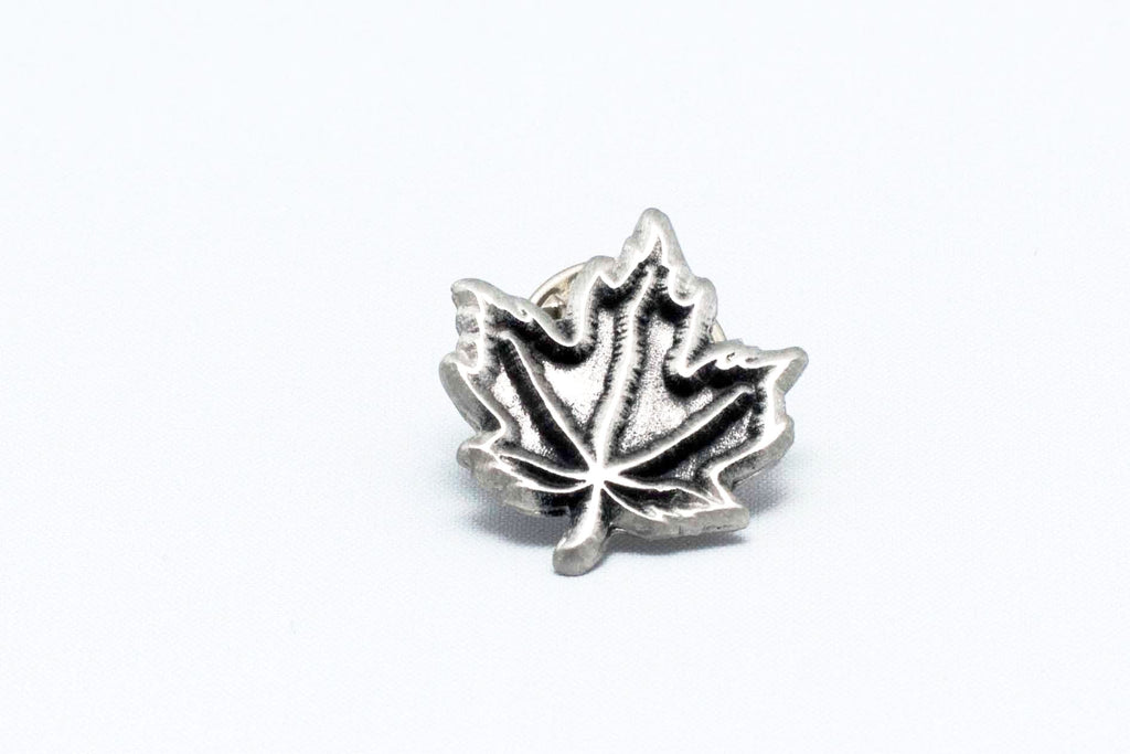 Single maple leaf pewter lapel pin