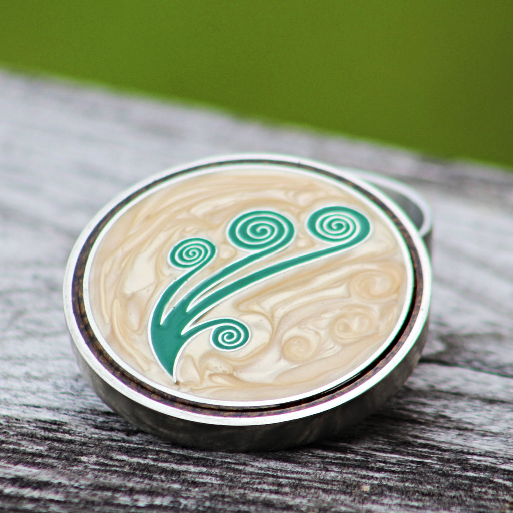 Boîte à souvenirs émaillée Fiddlehead